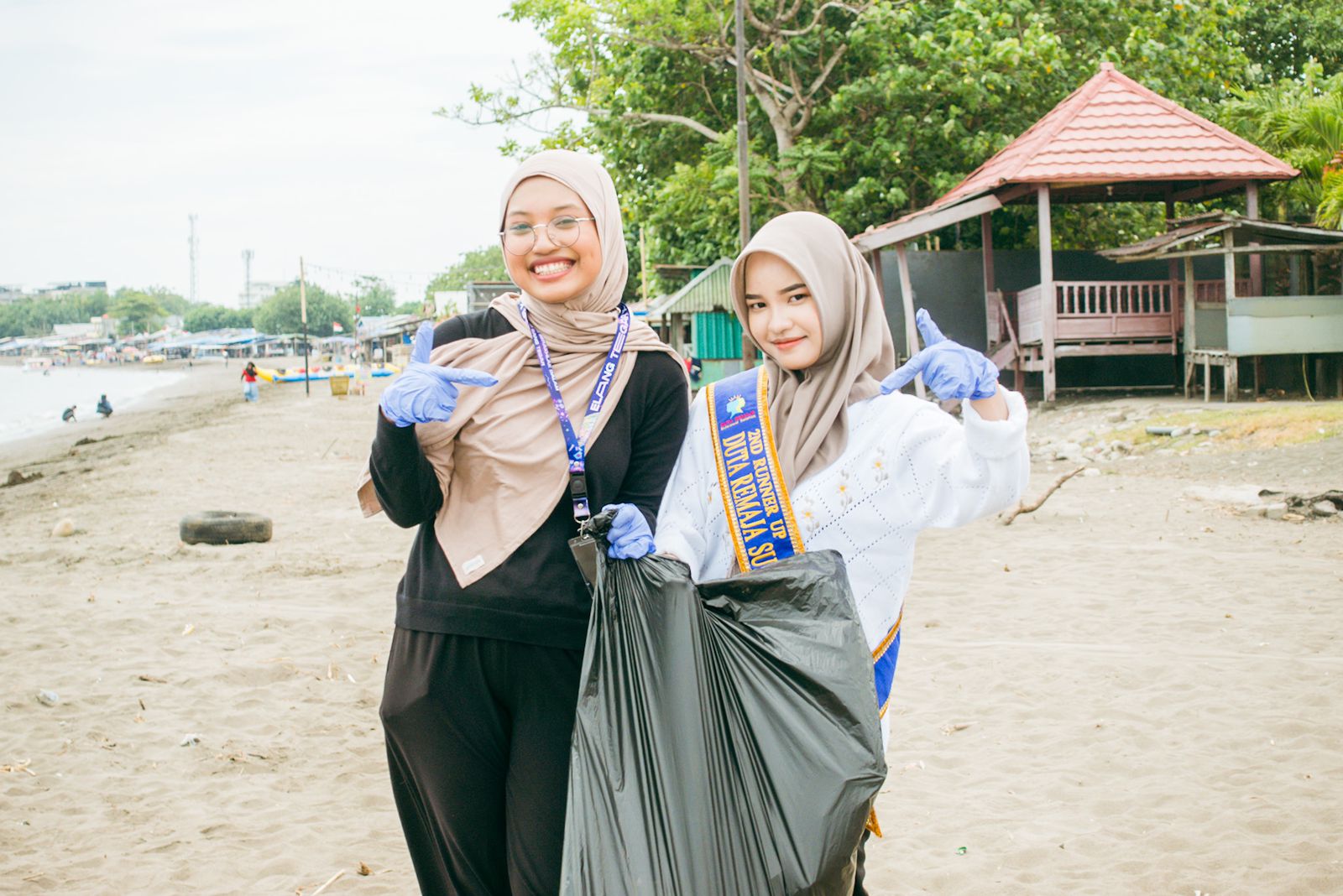 Duta Remaja Sulsel Motori Aksi Bersih Lingkungan di Pesisir Pantai
