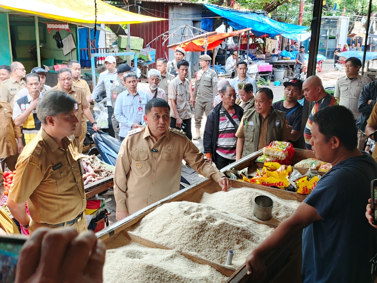 Kepala Dinas DKP Nirman Mungkasa Dampingi Wali Kota Makassar Sidak Pasar Pabaeng-Baeng