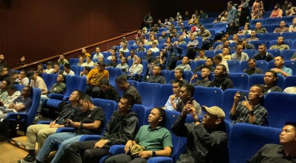 Momen Haru Keluarga Prajurit Saat Nobar Film Believe di Makassar