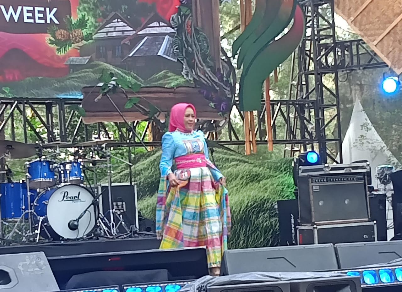 Fashion Week Beautiful Malino 2025 Tonjolkan Pesona Cora' La'ba