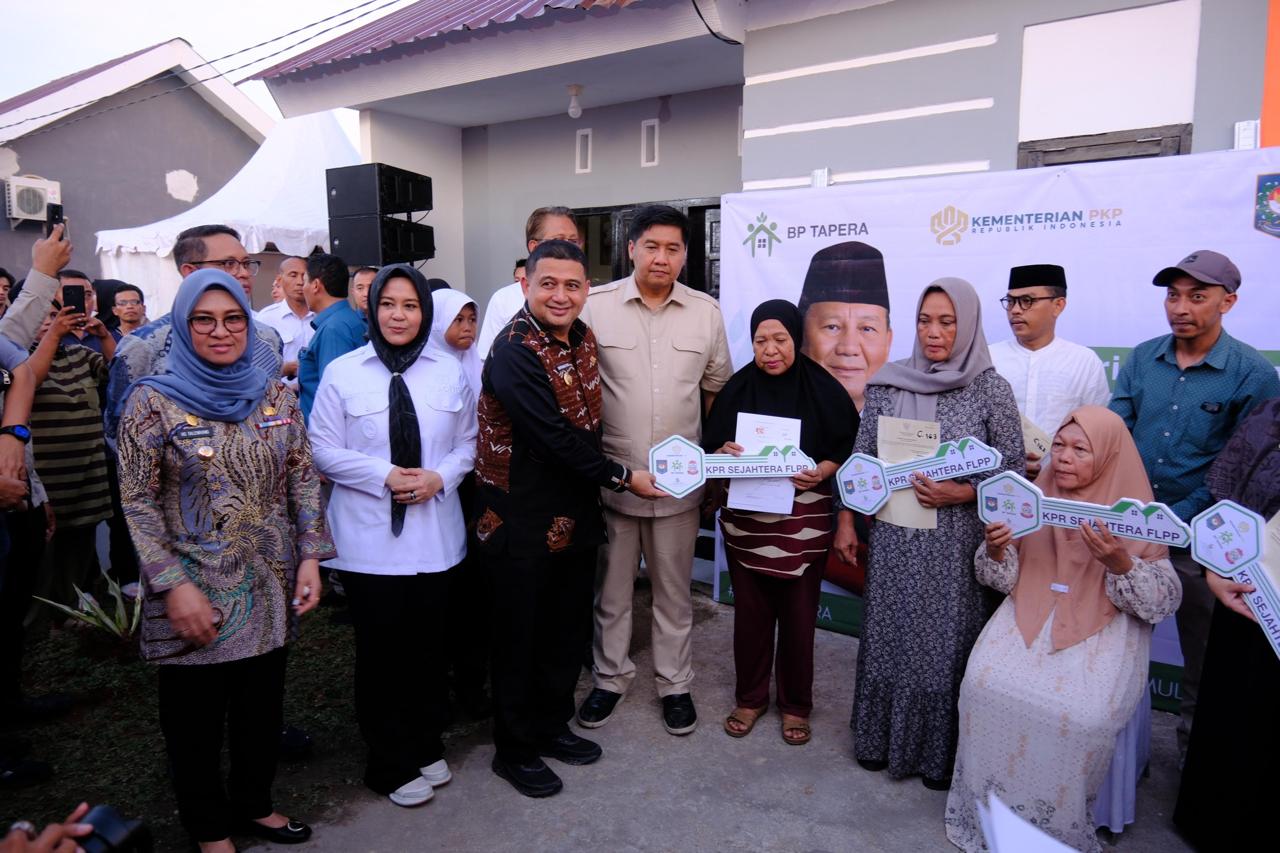 Keluarga Korban Demonstrasi Makassar Terima Bantuan Rumah di Gowa, Menteri PKP : Bukti Perhatian Negara