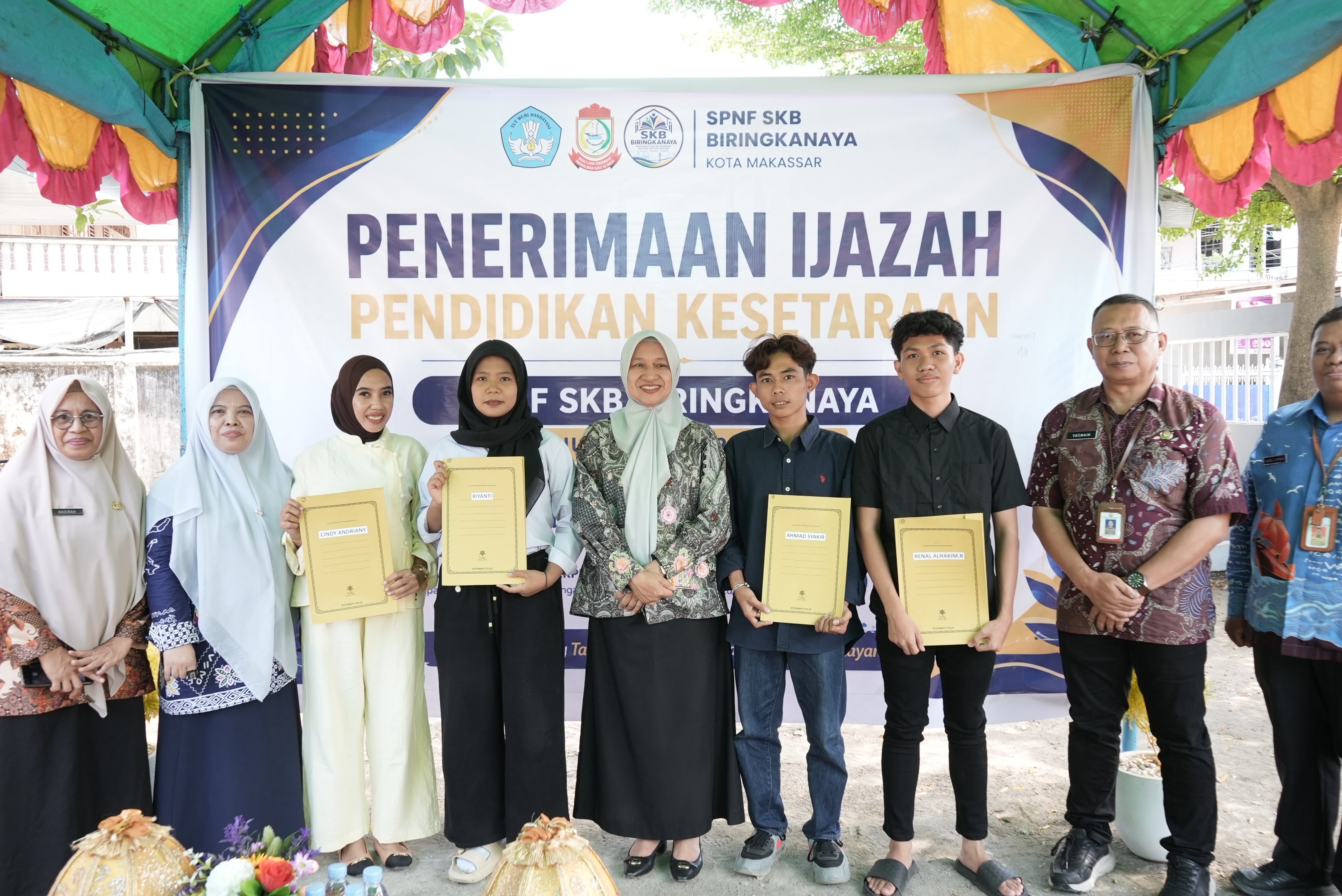 Disdik Makassar Serahkan Ijazah Paket A, B, dan C kepada 108 Warga Belajar
