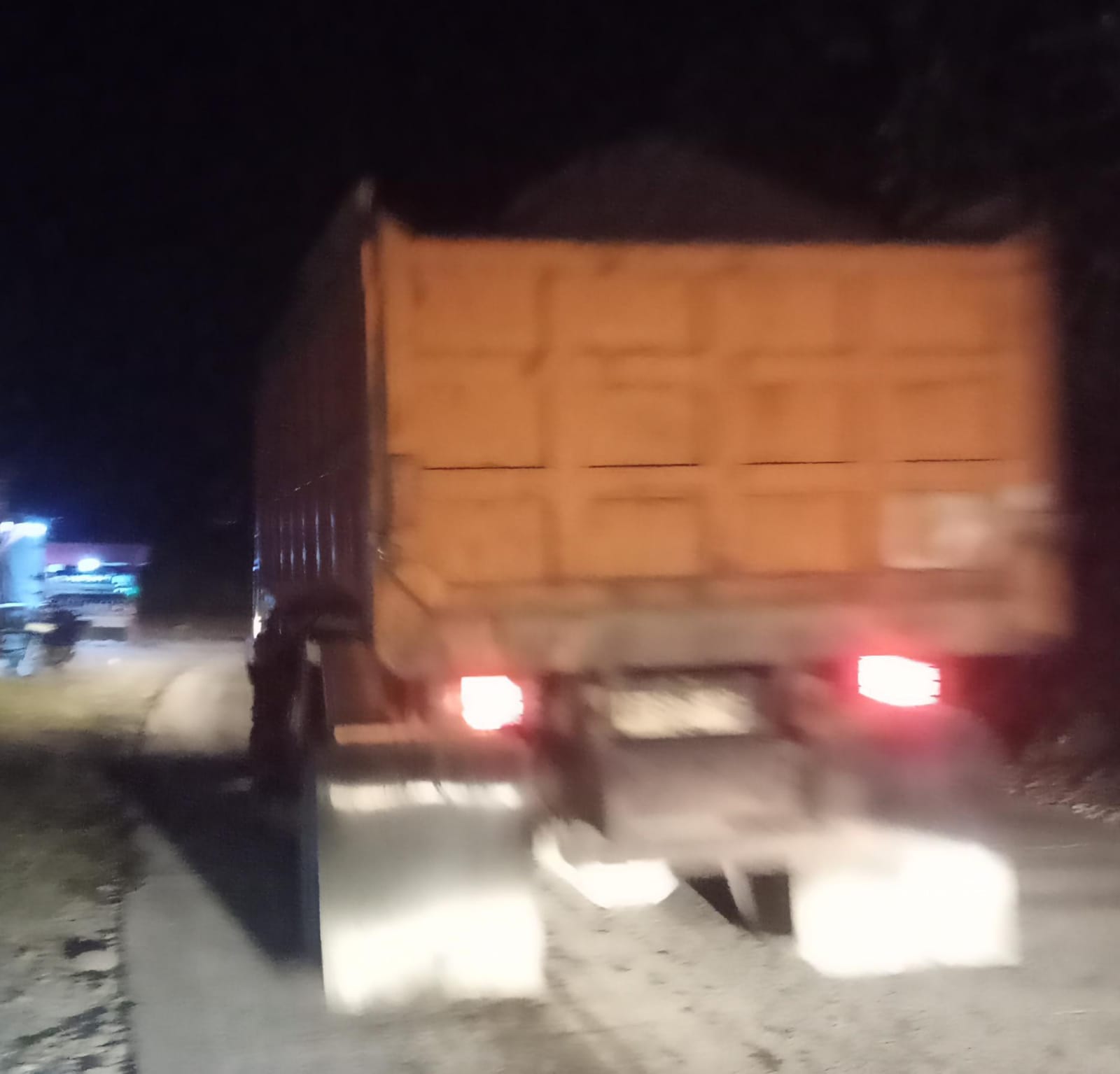 Truk Angkutan Tambang Membandel, tak Gubris Jam Batas Operasional