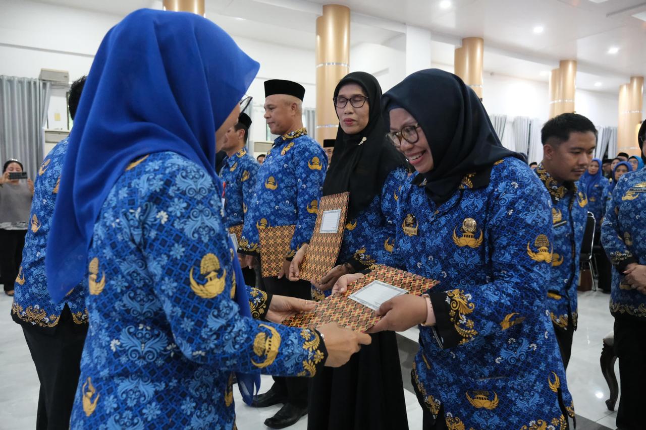 96 Kepala Sekolah di Gowa Terima SK Penugasan  