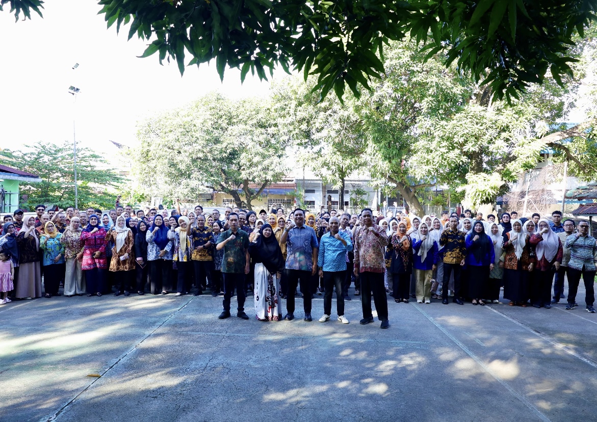 Pimpin Apel Pagi, Sekretaris DPRD Makassar Tekankan Disiplin Pegawai dan Peningkatan Layanan