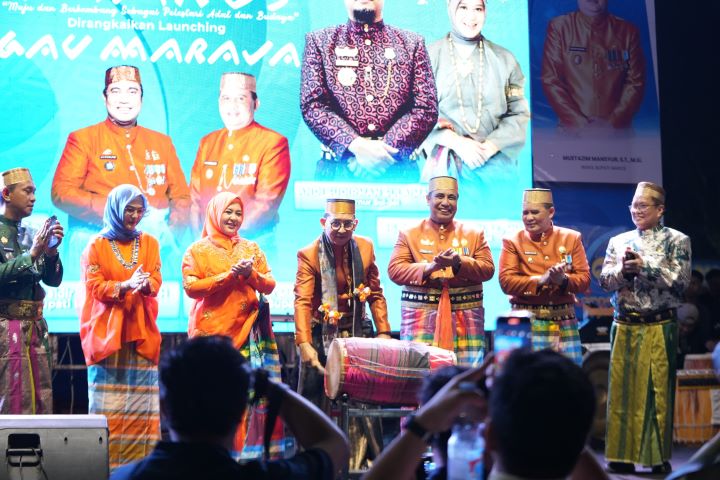 Menteri Kebudayaan Buka Festival Gau Maraja Leang-leang di Sela HUT Maros ke-66 Tahun