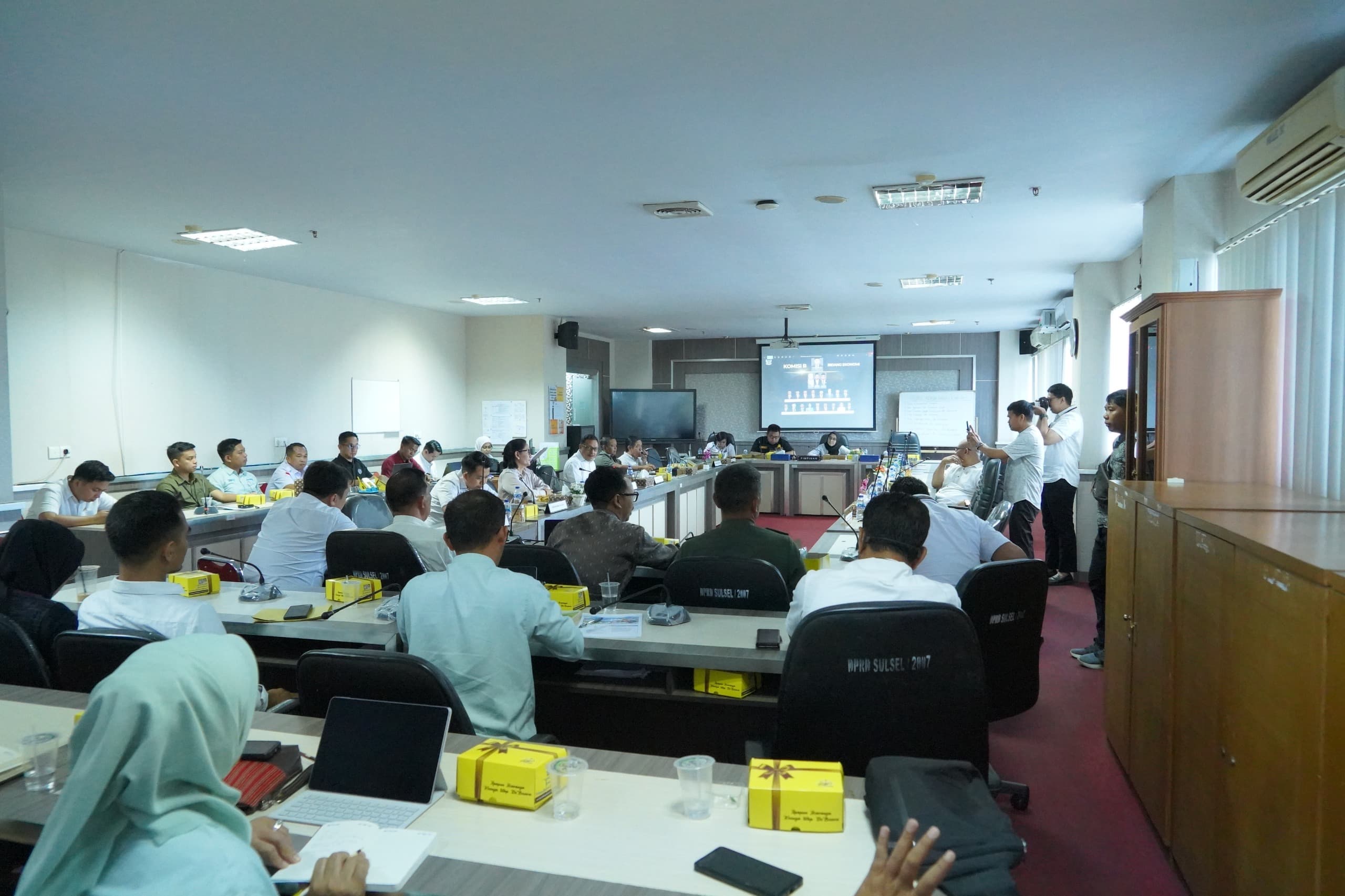 Soroti Bulog Sulselbar,  Dewan Heran Harga Beras Naik Signifikan di Tengah Stok Melimpah 