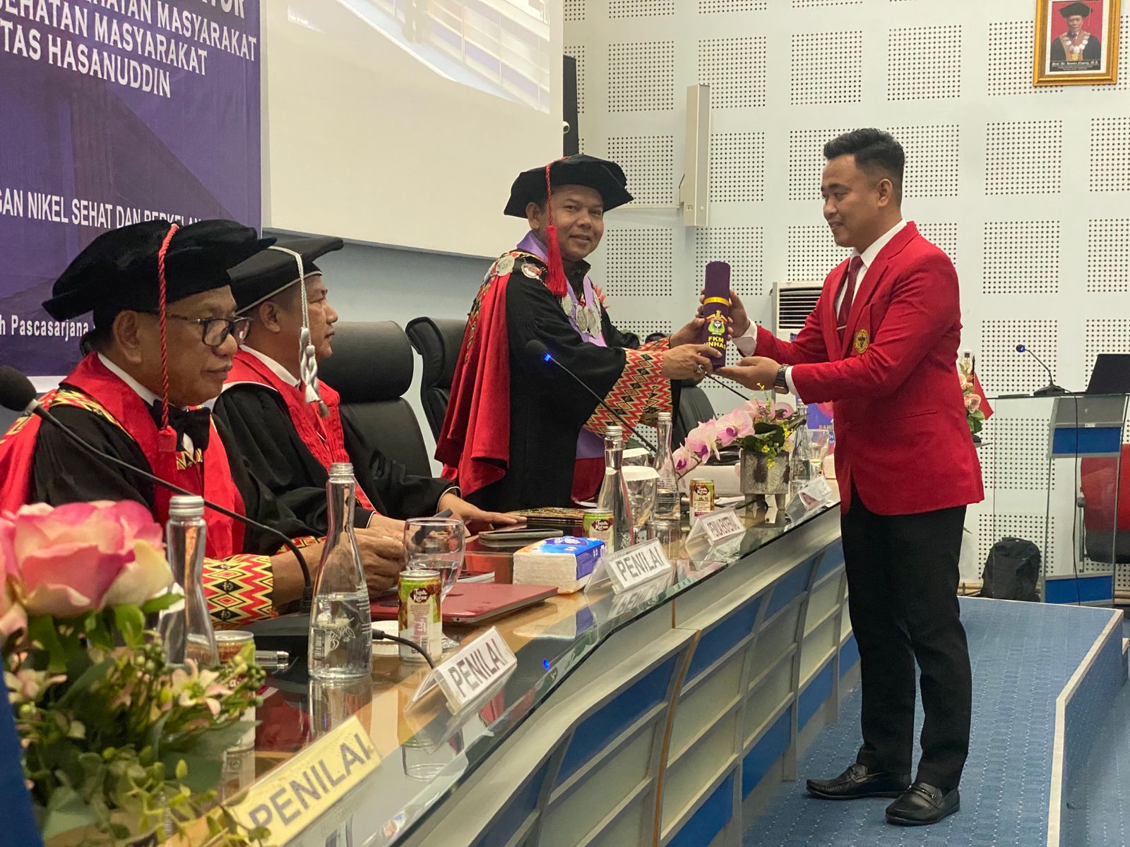 Rahmat Anzari, Direktur Eksekutif Kadin Kolaka Raih Gelar Doktor di Unhas