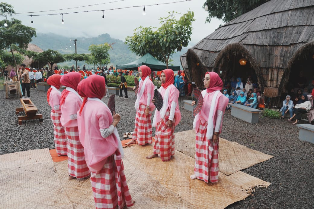 Bupati Husniah Minta Tradisi Paddekko Dipertahankan Sebagai Warisan Budaya