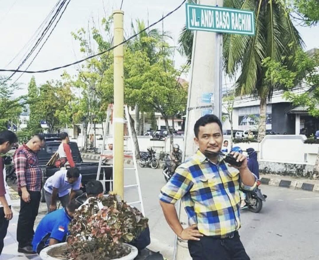 Kepemimpinan dan Manajemen Strategik Satpol PP dalam Menata Ketertiban Pedagang Musiman di Kota Palopo