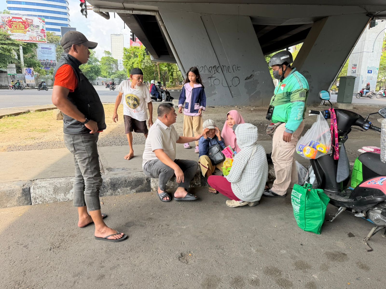 Respons Cepat Dinsos Makassar Tangani Lansia Terlantar, Berhasil Dipulangkan ke Keluarga
