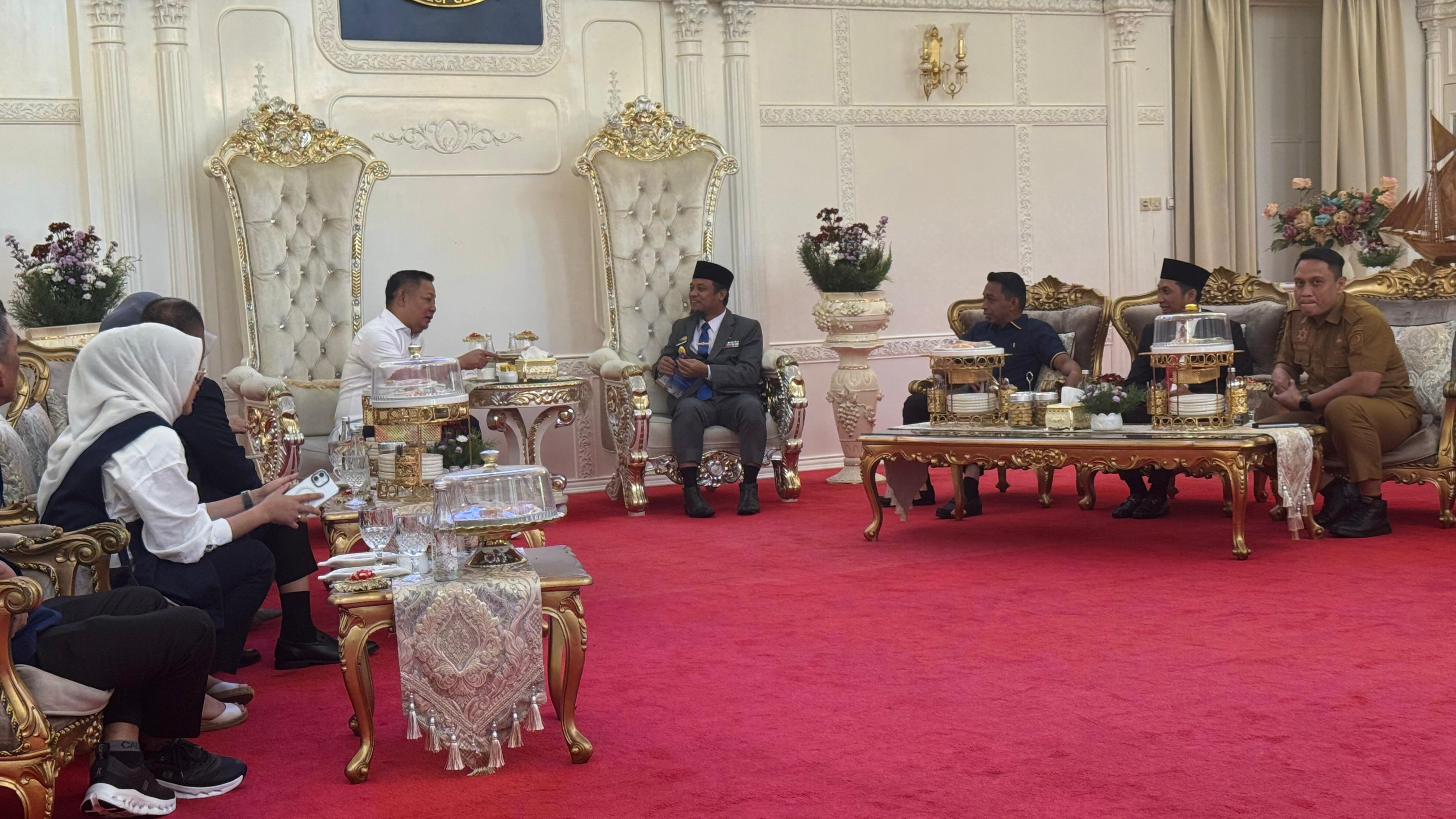 Rusdi Masse dan Syahar Bersama Panitia Rakernas NasDem Temui Gubernur Sulsel