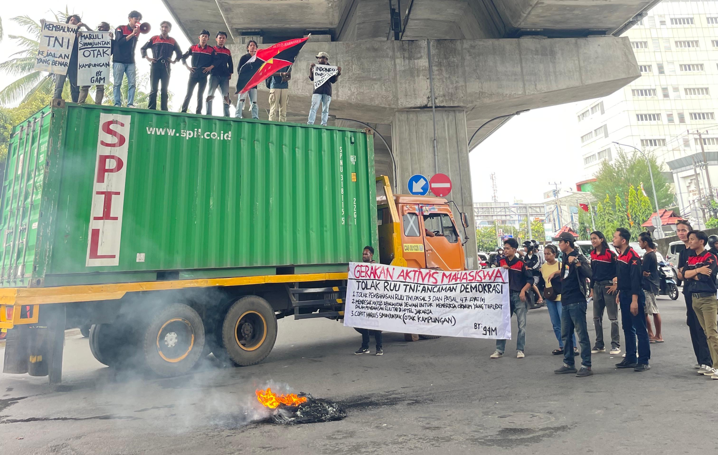 Tolak RUU TNI: Ancaman Demokrasi