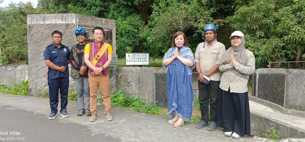 Presiden Indonesia Diaspora Network USA Butce Lie Kunjungi Leang-Leang