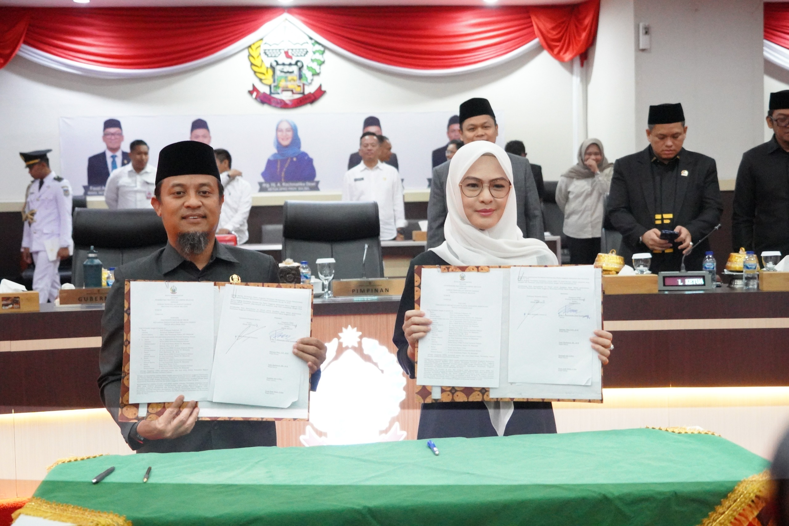 DPRD - Gubernur   Sulsel Setujui Perubahan KUA-PPAS 2025, Pendapatan Daerah Naik  Rp10,4 Triliun