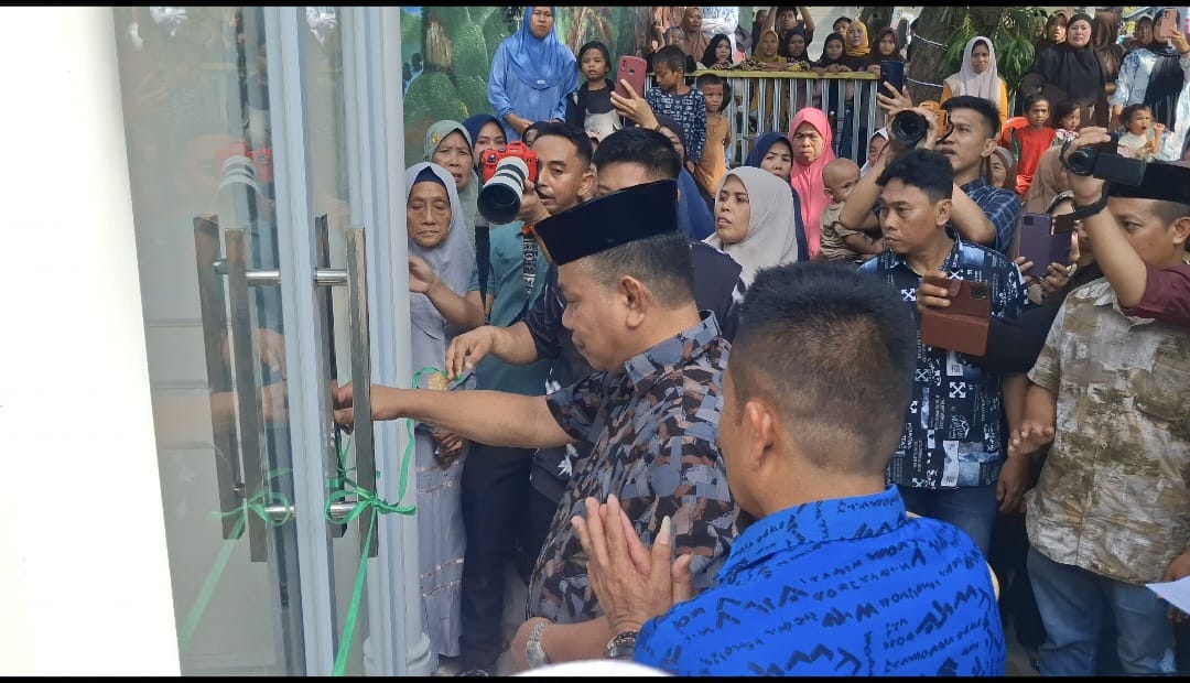 Dihadiri Ratusan Warga Miskin, Ketua DPRD Gowa Resmikan Baruga Istana Mappala