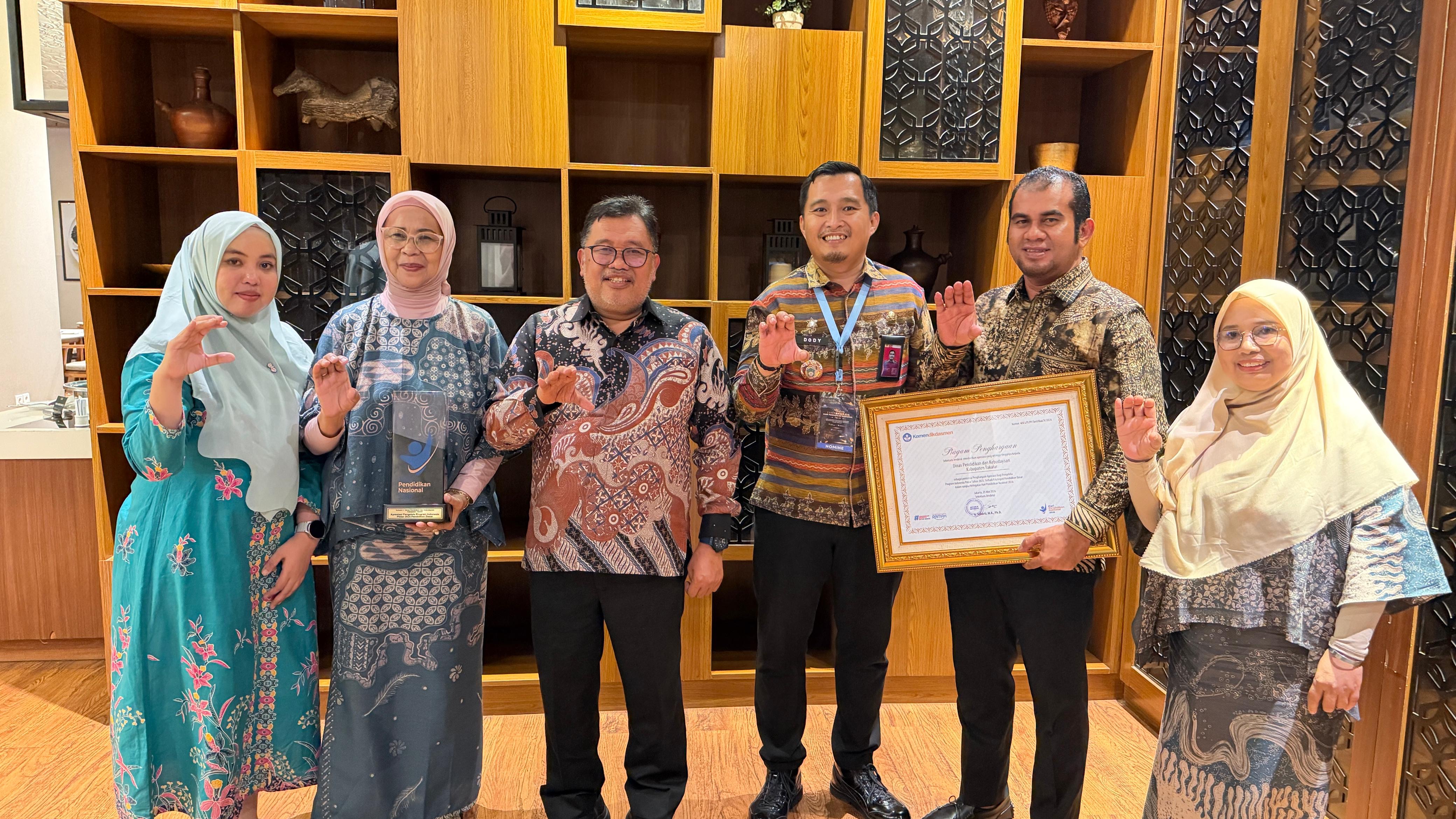 Kementerian Pendidikan Dasar dan Menengah Beri Penghargaan Takalar Peringkat 2 Nasional Pengelolaan PIP