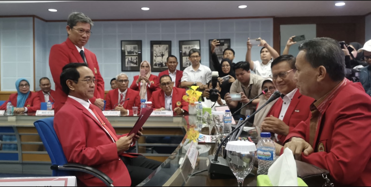 Segudang Prestasi, Puluhan Dekan Antar Prof. JJ Daftar Calon Rektor Unhas