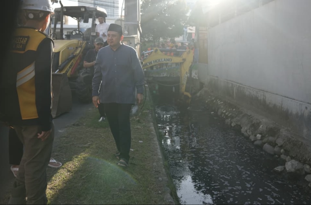 Munafri Pimpin Gerakan Jumat Bersih Kolaborasi Tiga Kecamatan, Ajak Warga Jadikan Kebersihan Sebagai Budaya