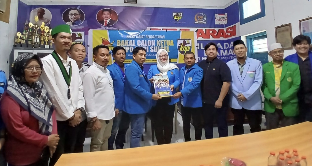 Dikawal OKP,  Vonny Ameliani Jadi Pendaftar Pertama Calon Ketua KNPI Sulsel 