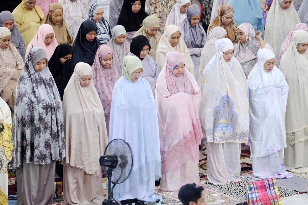Tarawih Pertama, Bupati Talenrang : Ramadan Bulan Perbaikan Diri 