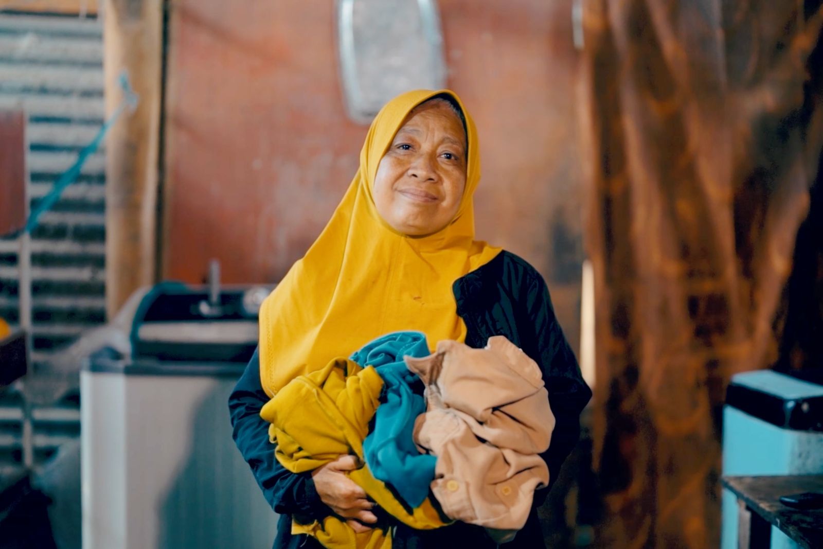 Dulu Jalan Kaki Jemput Laundry, Sekarang Punya Motor dan Karyawan! Begini Perjalanan Ibu Rabasia Berkat PNM