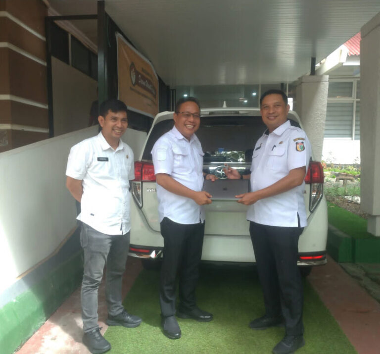Plt Setwan DPRD Makassar Terima Alat Inventaris dari Pejabat Lama
