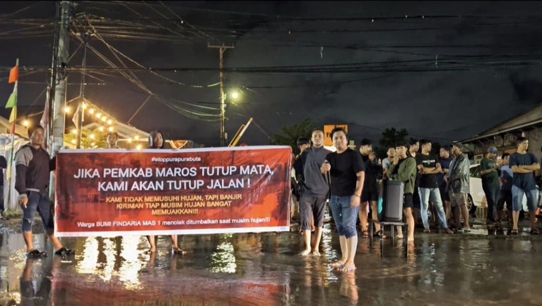 Pemkab Maros Dianggap Tutup Mata Soal Banjir, Warga Bumi Findaria Mas 1 Ancam Blokir Jalan