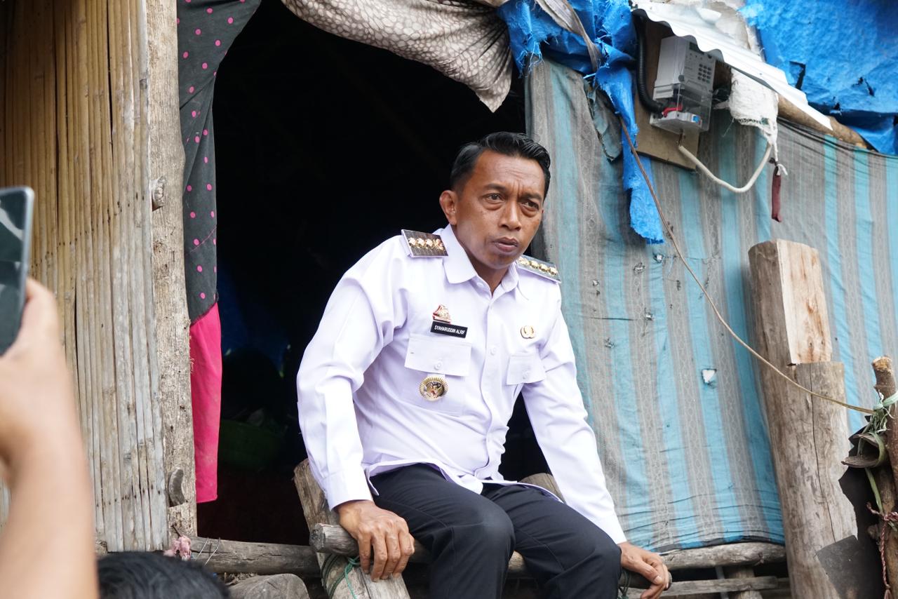Bupati Sidrap Beri Perhatian Serius ke Keluarga yang Tinggal di Gubuk Reyot