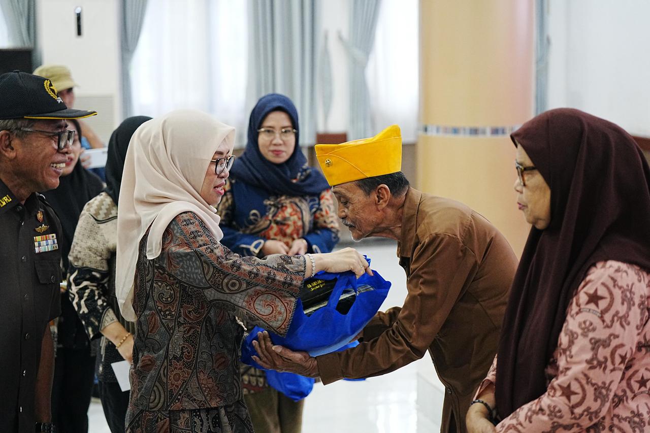 Ramah Tamah dengan Veteran, Bupati Husniah : Kami Bangga jadi Cucu Pejuang