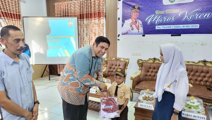 Ringankan Beban Orang Tua, Pemkab Maros Kembali Gelontorkan Rp2 Miliar untuk Seragam Sekolah Gratis