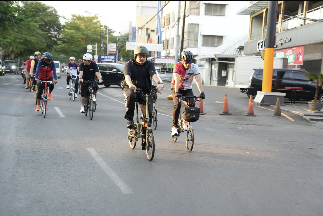 Appi Isi WFH Gowes Bereng SKPD Tinjau Jumat Bersih di Dua Kecamatan