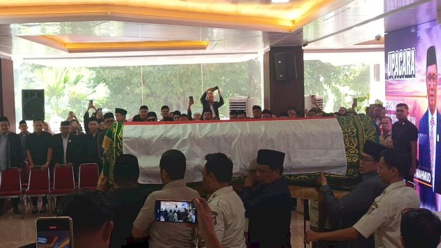DPRD Makassar Lepas Jenazah H. Ruslan Mahmud dengan Penuh Penghormatan