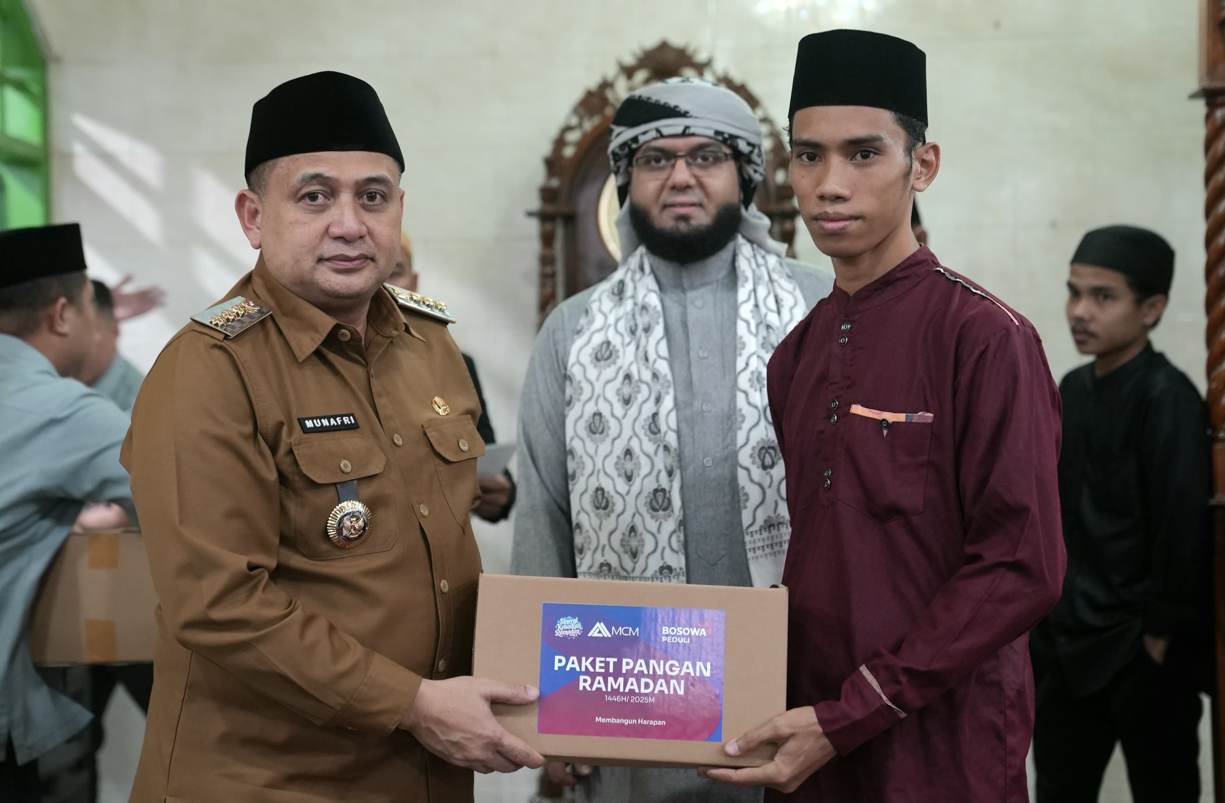 Safari Ramadan, Wali Kota Appi Salurkan Bantuan Hibah dan Paket Pangan Ramadan untuk Warga