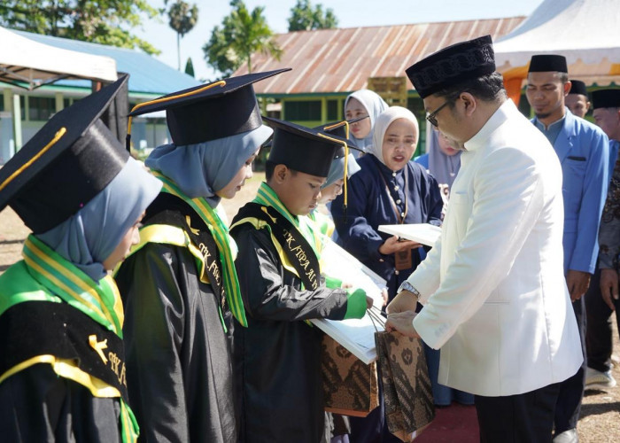 Wisuda Santri di Bonsel, Wabup DM Sebut Program BKPRMI Selaras Gowa Accaradde