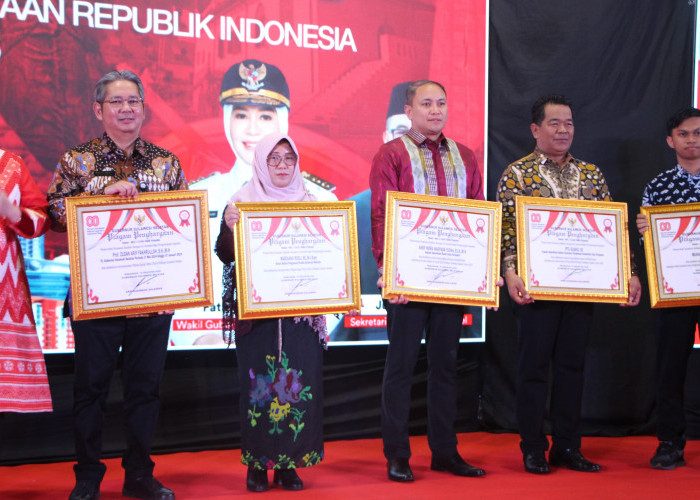   Berkontribusi Wujudkan Pilkada Damai 2024, Bawaslu Sulsel Raih Penghargaan 