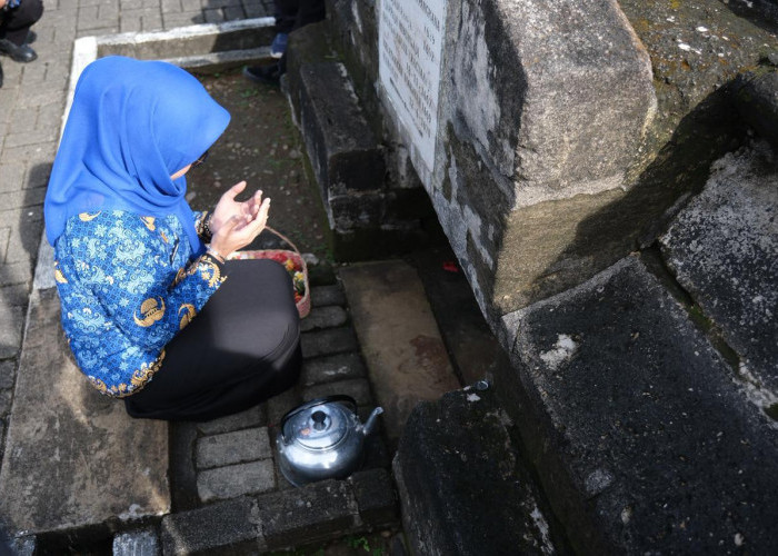 Ziarah Makam Pahlawan Warnai Momentum Harkitnas, Bupati Talenrang Ajak Jaga Persatuan