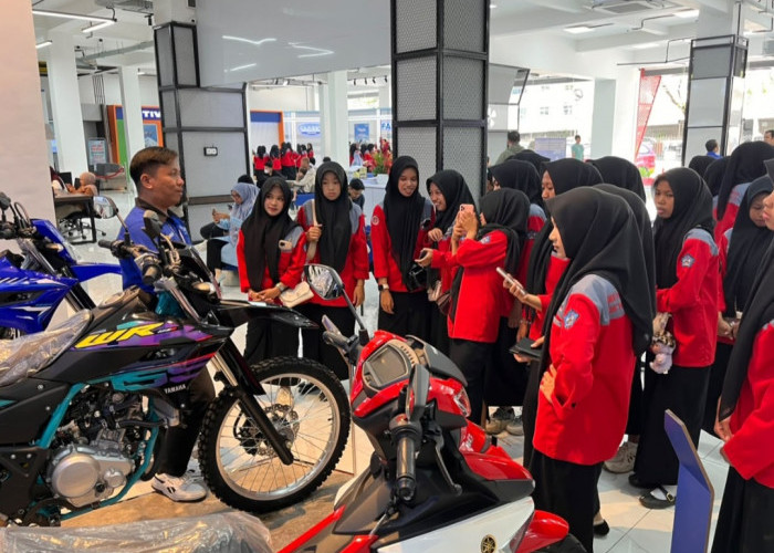 70 Siswa SMKN 1 Pangkep Kunjungi Yamaha Makassar