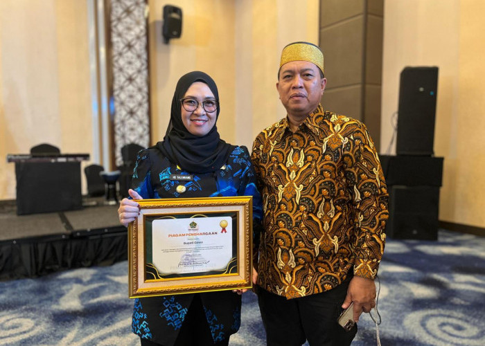 Terima Penghargaan Kemenag RI, Bupati Husniah Lambat Laun Ikuti Jejak Prestasi Adnan Purichta Ichsan
