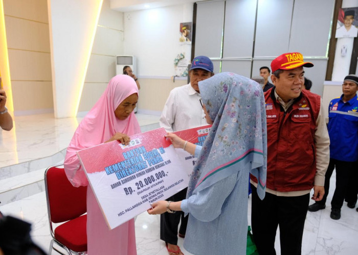 9 Warga Terdampak Angin Kencang di Gowa Terima Bantuan Perbaikan Rumah 