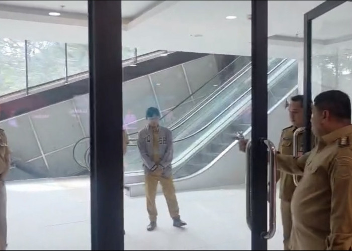 Sidak Pelayanan di MGC, Dapati Pegawai Merokok Saat Jam Kerja, Appi: Catat Namanya 