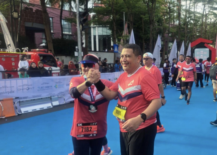 Wali Kota Munafri Bareng Bupati Andi Ina  Tuntaskan Lari 10 K  di MHM 2025