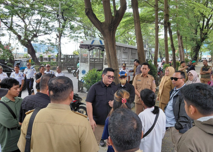 Penertiban Parkir Bahu Jalan - Trotoar di Jalan Penghibur,  Perumda Parkir Langsung Siapkan Solusi