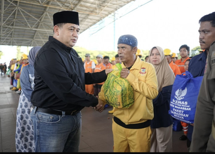 Pemkot Makassar Serahkan 7.100 Paket Lebaran untuk Satgas Kebersihan 