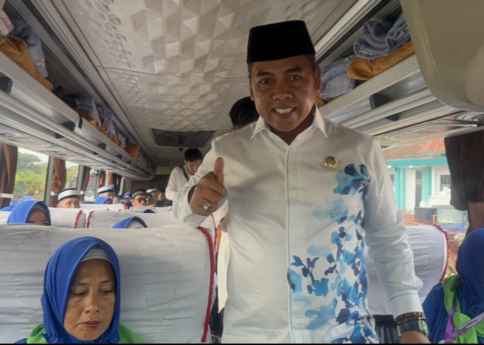 Bupati Wajo Andi Rosman Lepas CJH Kloter 4, Tekankan Kesehatan dan Pelayanan Jamaah Lansia