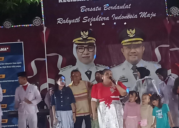 Ramah Tamah HUT RI Kecamatan Barombong Bertabur Artis, Aty Kodong Tampil Memukau