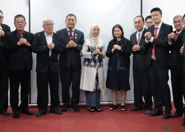 Marga Tho Makassar Tetapkan AM Putranto sebagai Warga Kehormatan