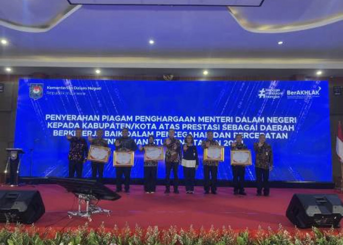 Pemkab Maros Borong Sekaligus 3 Penghargaan Nasional 