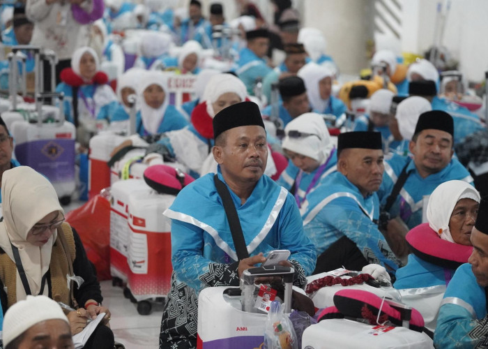 Lepas JCH Gowa, Wabup DM Pesan Jaga Kekompakan di Tanah Suci 