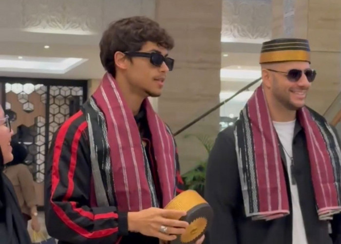 Tur Konser, Maher Zain dan Harris J Disambut Meriah Fansnya saat Tiba Di Makassar 